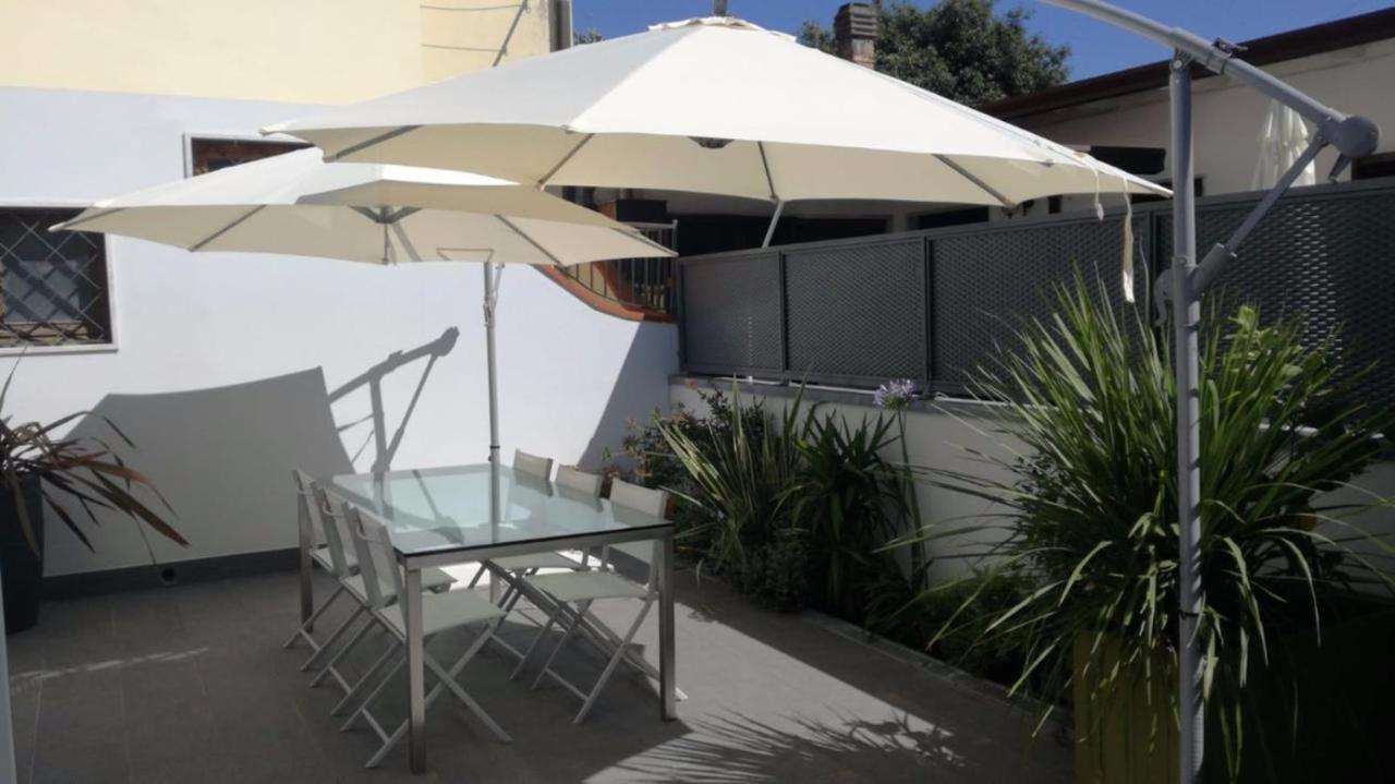 150 Latomare Bed and Breakfast Marina Di Carrara Eksteriør billede