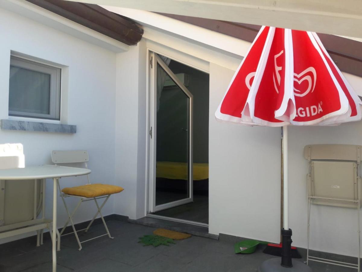 150 Latomare Bed and Breakfast Marina Di Carrara Eksteriør billede
